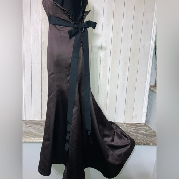 Vera Wang Maids Satin Gown Brown w/ black ribbon on waist strapless size 8 - Picture 14 of 16